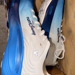 Brooks Adrenaline GTS 25 Run Disney Blue White Sneakers with Mickey ears!